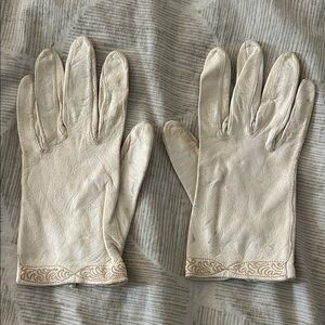 Elegant Vintage Cream Kid Leather Gloves